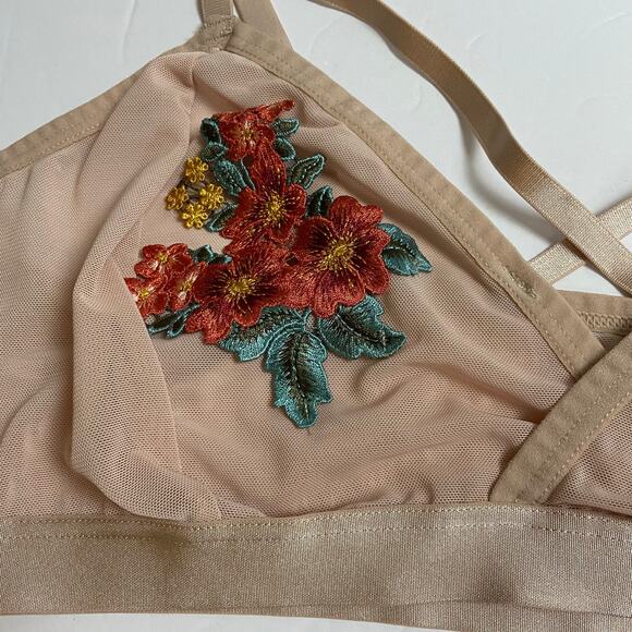 Torrid Women's Strappy Mesh Floral Applique Bralette Size 3X - Picture 4 of 9